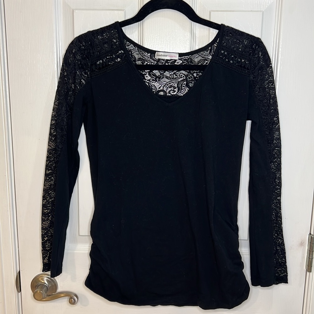 Black lacy V neck maternity top size large, EUC
